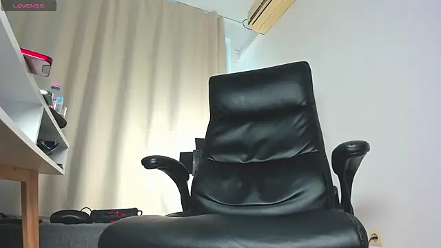 Snapshot of Findom_guy chatting on October 2025 01:23:01 PM Findom guy online show from October 2025 01:23:01 PM