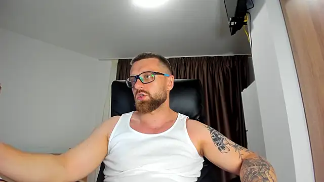 Snapshot of Findom_guy chatting on July 2026 05:16:01 PM Findom guy online show from July 2026 05:16:01 PM