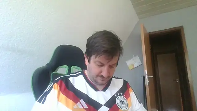 Golffahrer1982 online show from June 2026 08:49:02 AM