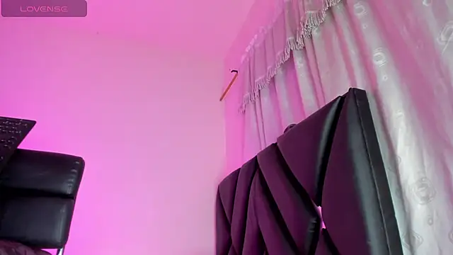 stephany doll  online show from October 2025 11:33:02 AM