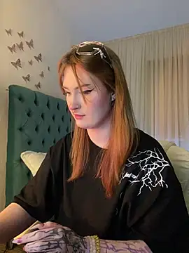  Chlo  e online show from February 2025 09:59:02 PM