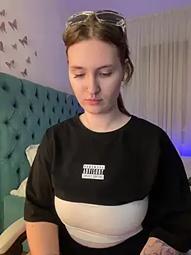  Chlo  e online show from March 2025 02:49:02 AM