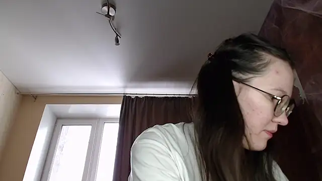 Snapshot of MiriamOr chatting on February 2025 07:20:01 AM MiriamOr online show from February 2025 07:20:01 AM