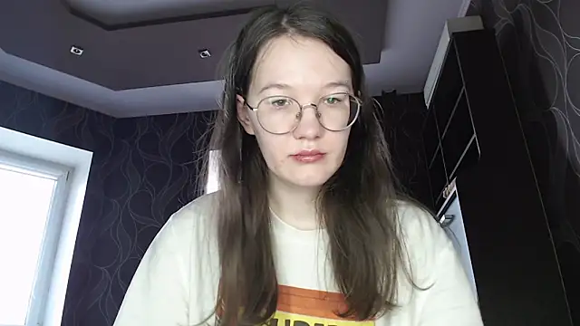 Snapshot of MiriamOr chatting on March 2025 08:37:02 AM MiriamOr online show from March 2025 08:37:02 AM