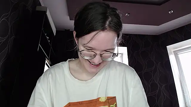 Snapshot of MiriamOr chatting on March 2025 07:48:01 AM MiriamOr online show from March 2025 07:48:01 AM