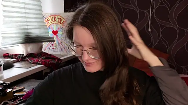 Snapshot of MiriamOr chatting on October 2025 08:03:01 AM MiriamOr online show from October 2025 08:03:01 AM