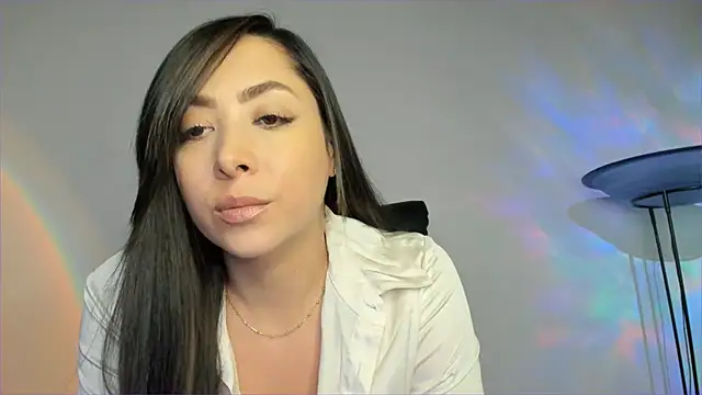 Mila  Paramo online show from September 2025 11:43:01 PM