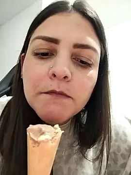 Snapshot of Mia_Hampton chatting on February 2026 11:21:02 PM Mia Hampton online show from February 2026 11:21:02 PM