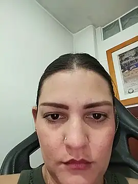 Snapshot of Mia_Hampton chatting on May 2026 08:59:01 PM Mia Hampton online show from May 2026 08:59:01 PM