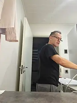 Snapshot of DarrenSullivanSlut chatting on December 2024 08:20:01 AM DarrenSullivanSlut online show from December 2024 08:20:01 AM