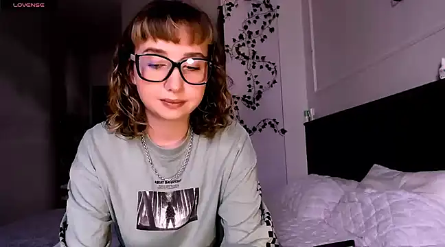 Snapshot of Cosmo_Riri chatting on December 2024 07:00:02 AM Cosmo Riri online show from December 2024 07:00:02 AM