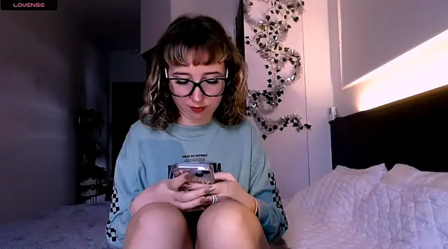 Snapshot of Cosmo_Riri chatting on December 2024 07:06:02 AM Cosmo Riri online show from December 2024 07:06:02 AM