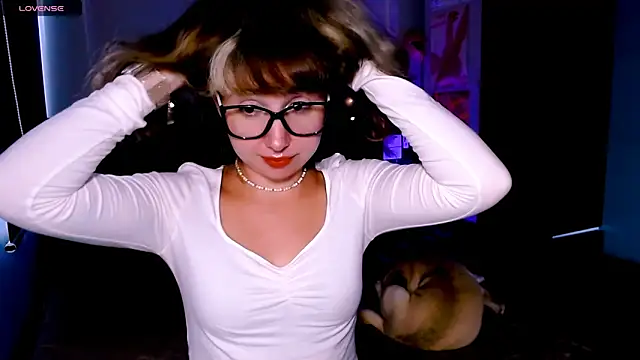 Snapshot of Cosmo_Riri chatting on September 2025 04:13:02 AM Cosmo Riri online show from September 2025 04:13:02 AM