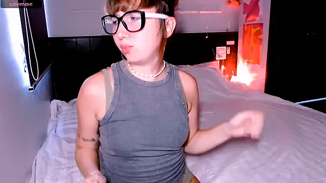 Snapshot of Cosmo_Riri chatting on September 2025 04:28:02 AM Cosmo Riri online show from September 2025 04:28:02 AM