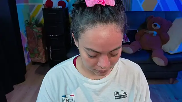 Cuttiealice online show from September 2025 12:08:02 PM