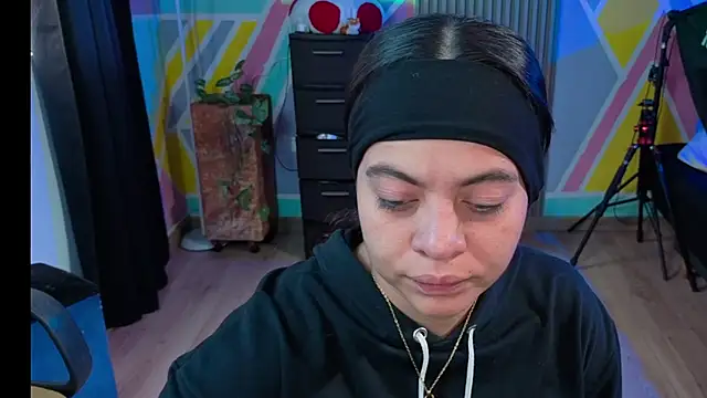 Cuttiealice online show from October 2025 12:02:02 PM