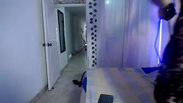 ivonne  hott1 online show from September 2025 06:45:01 PM