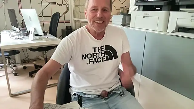 Snapshot of drefman chatting on June 2026 12:29:01 PM drefman online show from June 2026 12:29:01 PM