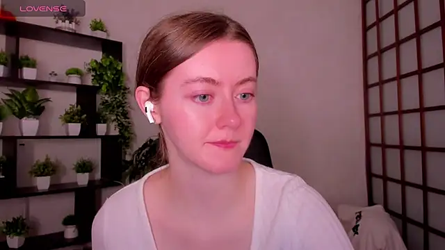 Snapshot of KateCuddle chatting on May 2026 02:17:02 AM KateCuddle online show from May 2026 02:17:02 AM