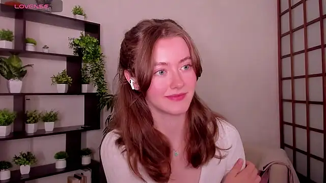 Snapshot of KateCuddle chatting on July 2026 03:32:01 AM KateCuddle online show from July 2026 03:32:01 AM