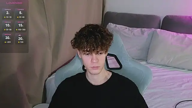 Snapshot of cute_thomas chatting on April 2026 05:41:02 PM cute thomas online show from April 2026 05:41:02 PM