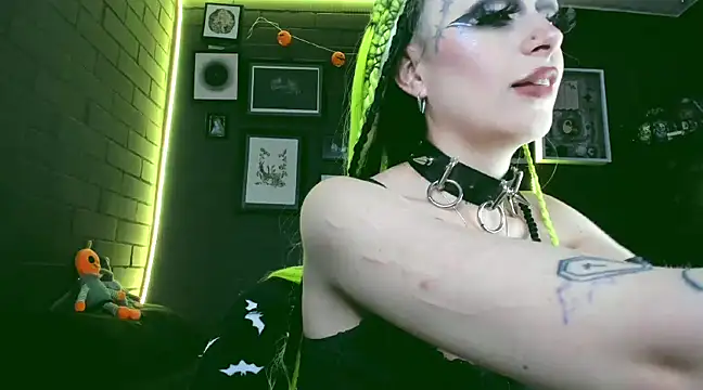 insania 9999  online show from December 2024 10:20:01 PM