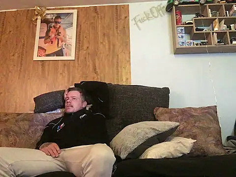 Snapshot of steveindahouse chatting on March 2025 09:09:02 AM steveindahouse online show from March 2025 09:09:02 AM