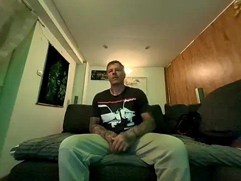 Snapshot of steveindahouse chatting on September 2025 05:42:01 AM steveindahouse online show from September 2025 05:42:01 AM