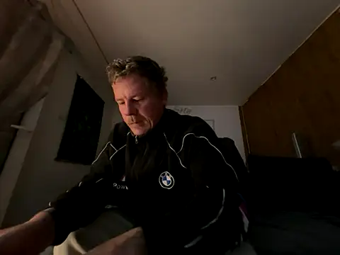 Snapshot of steveindahouse chatting on September 2025 04:04:02 AM steveindahouse online show from September 2025 04:04:02 AM