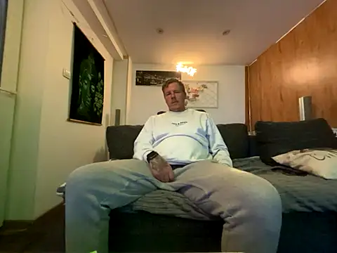 Snapshot of steveindahouse chatting on September 2025 12:31:02 PM steveindahouse online show from September 2025 12:31:02 PM