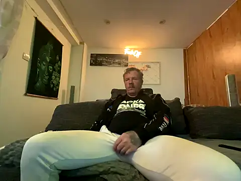 Snapshot of steveindahouse chatting on October 2025 02:46:02 PM steveindahouse online show from October 2025 02:46:02 PM