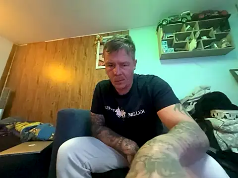 Snapshot of steveindahouse chatting on November 2025 04:34:01 AM steveindahouse online show from November 2025 04:34:01 AM