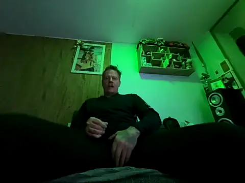 Snapshot of steveindahouse chatting on November 2025 04:12:02 AM steveindahouse online show from November 2025 04:12:02 AM