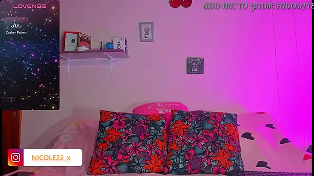 Snapshot of Nicole_x chatting on December 2024 12:52:01 AM Nicole x online show from December 2024 12:52:01 AM