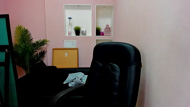 Persephoni online show from September 2025 04:01:01 PM