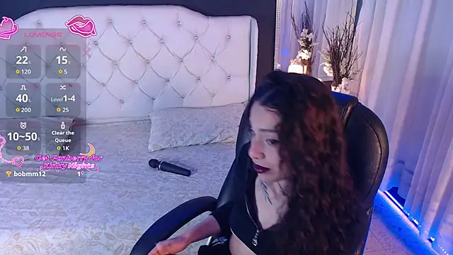 LiaVillalobos online show from November 2025 02:08:01 PM