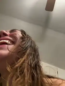 LeaGambit   online show from February 2025 01:32:01 PM