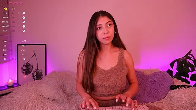 Snapshot of annie24_evans chatting on January 2025 04:52:02 AM annie24 evans online show from January 2025 04:52:02 AM