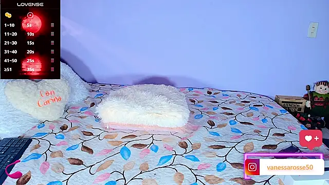 Julieth Rossi online show from September 2025 10:11:01 PM