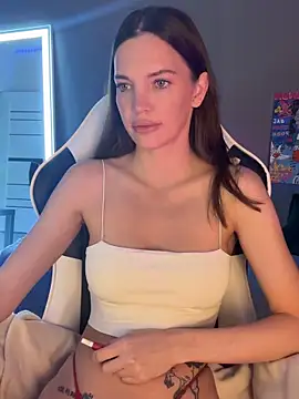 julia fly online show from October 2025 10:25:01 AM