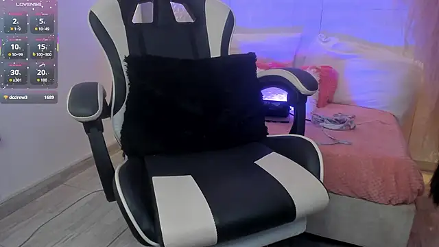 dominique25  online show from July 2026 01:58:33 AM