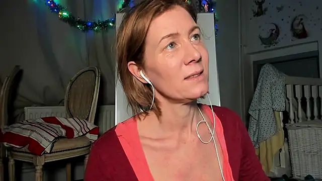 Snapshot of Lola_Belgium chatting on January 2025 04:03:01 PM Lola Belgium online show from January 2025 04:03:01 PM