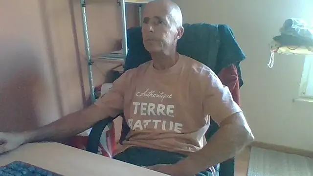 Snapshot of olibrius71 chatting on October 2025 08:23:02 AM olibrius71 online show from October 2025 08:23:02 AM