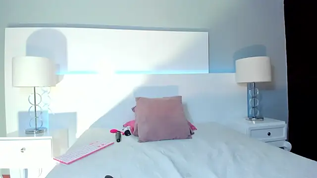 LauraAristizabal online show from February 2025 05:08:01 PM