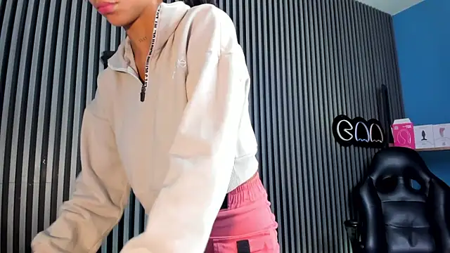 LauraAristizabal online show from February 2025 03:54:01 PM