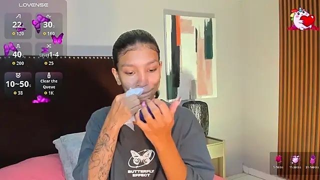 LauraAristizabal online show from October 2025 12:50:01 PM