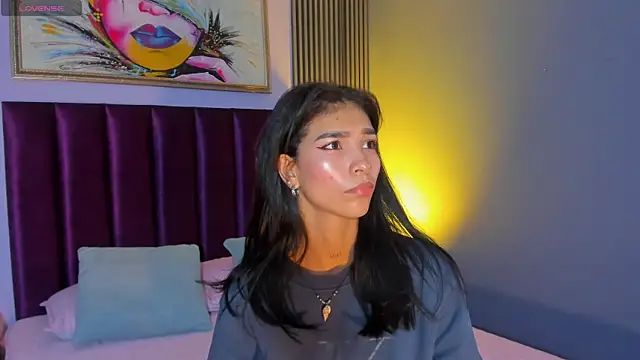 LauraAristizabal online show from April 2026 12:38:01 PM