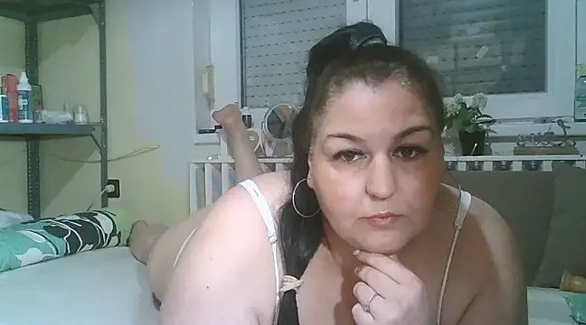 Snapshot of Mileva88 chatting on January 2025 07:51:01 PM Mileva88 online show from January 2025 07:51:01 PM