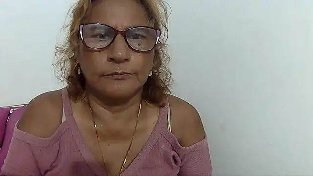 Snapshot of charrysexy1 chatting on April 2026 11:44:01 PM charrysexy1 online show from April 2026 11:44:01 PM