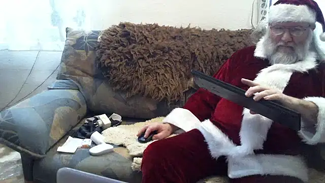 Snapshot of SexySantaC chatting on December 2024 08:47:02 PM SexySantaC online show from December 2024 08:47:02 PM